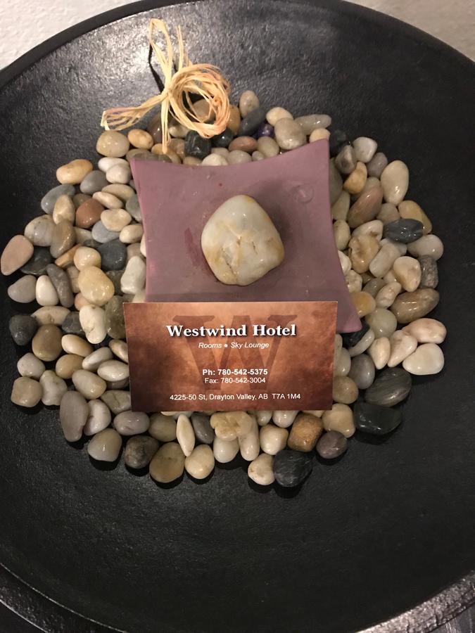 Westwind Motor Inn Drayton Valley Bagian luar foto