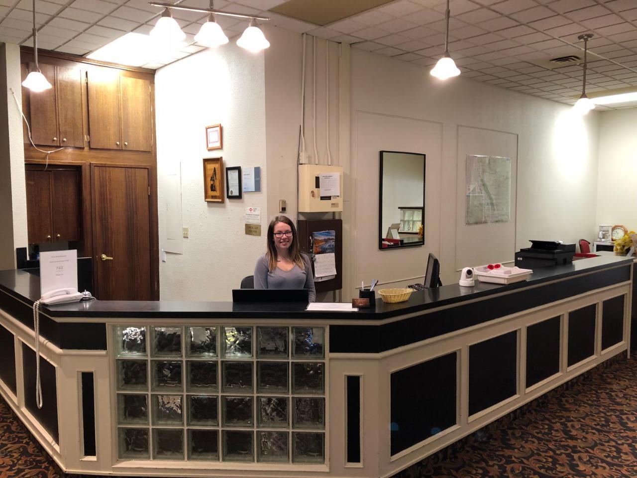 Westwind Motor Inn Drayton Valley Bagian luar foto