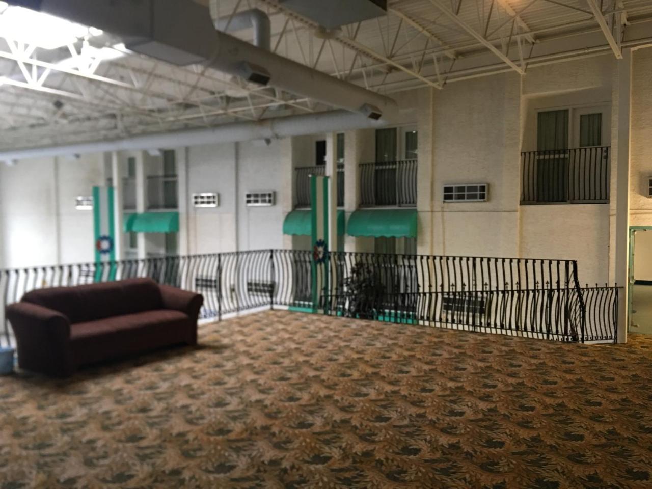 Westwind Motor Inn Drayton Valley Bagian luar foto