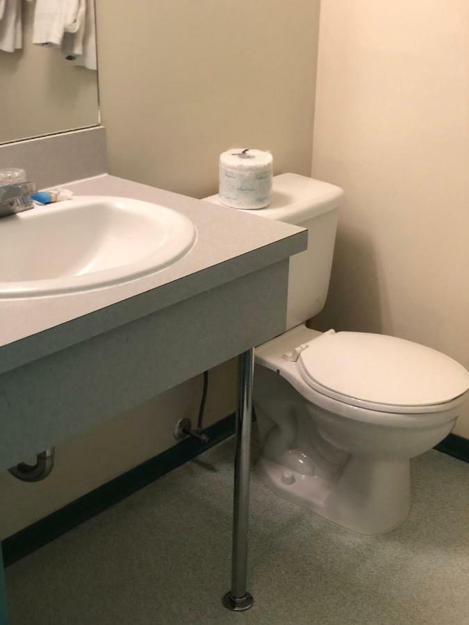 Westwind Motor Inn Drayton Valley Bagian luar foto