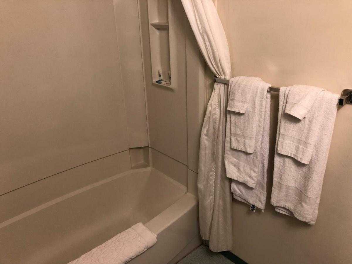 Westwind Motor Inn Drayton Valley Bagian luar foto