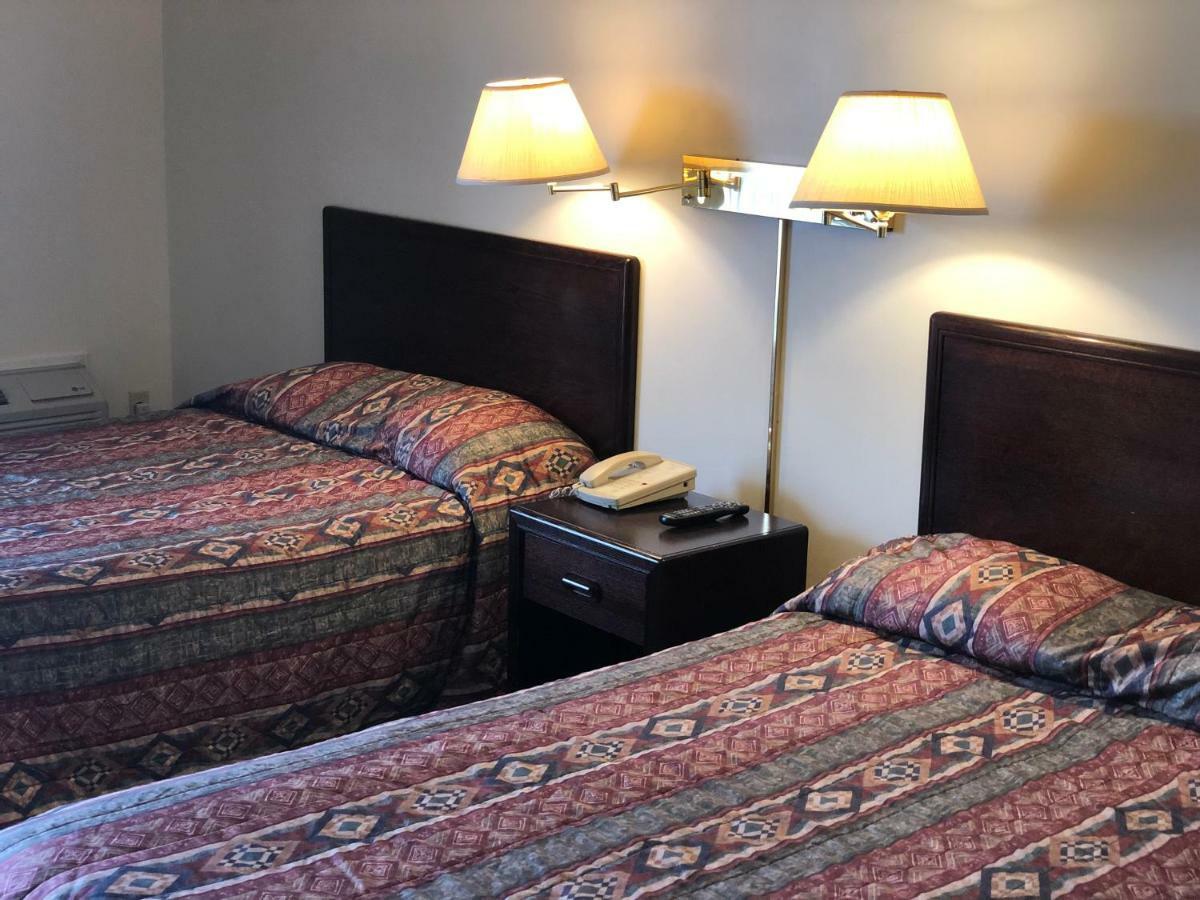 Westwind Motor Inn Drayton Valley Bagian luar foto