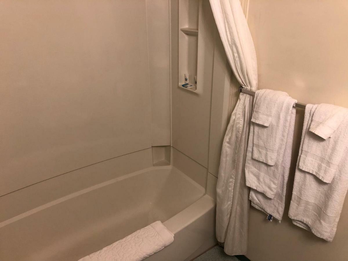 Westwind Motor Inn Drayton Valley Bagian luar foto