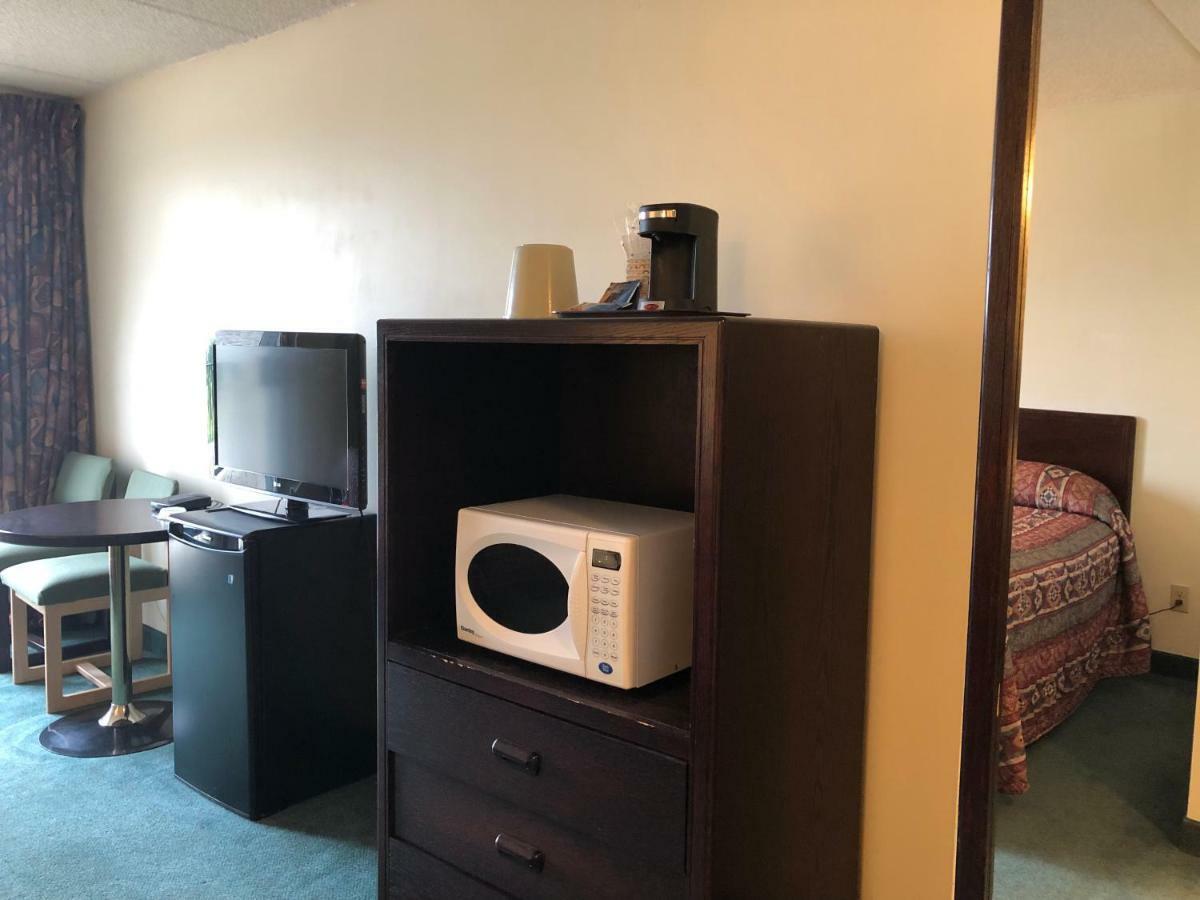 Westwind Motor Inn Drayton Valley Bagian luar foto